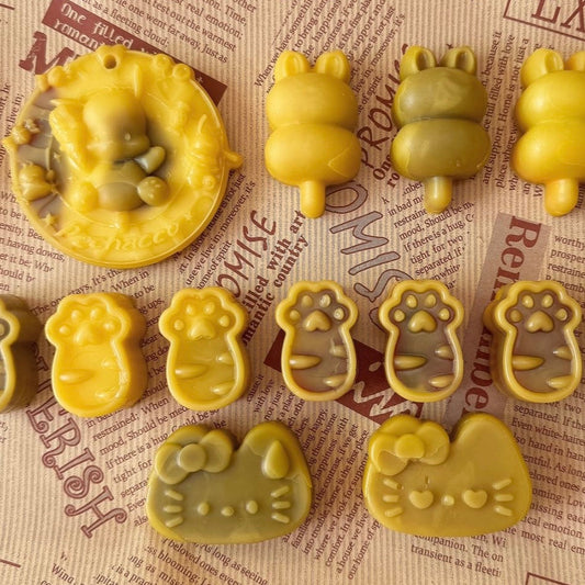 Native Beeswax Cat paw candy