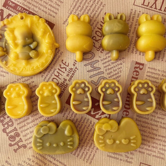 Native Beeswax Cat paw candy